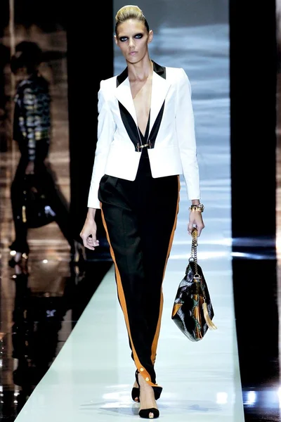 Look 12